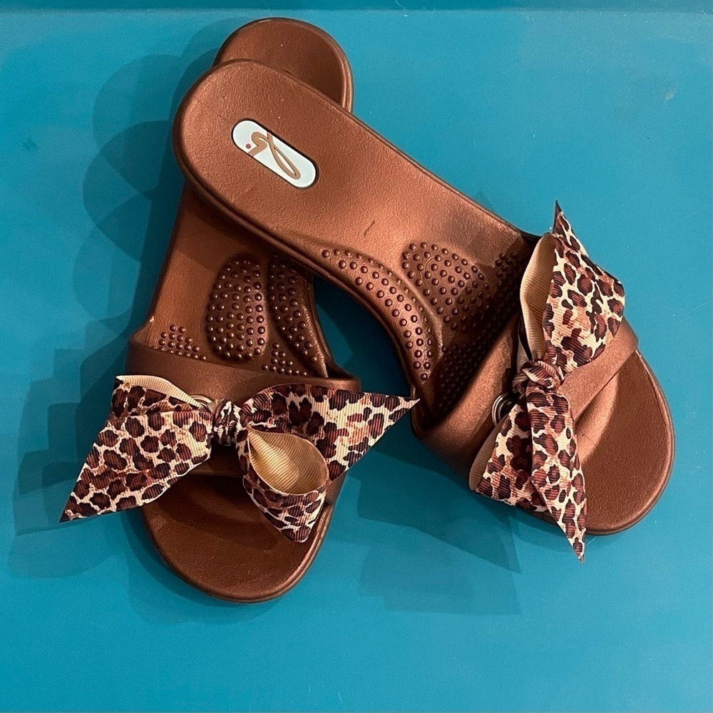 Oka B Womens Sandals Leopard Print Bow Flats Size Med (6.5-7.5)